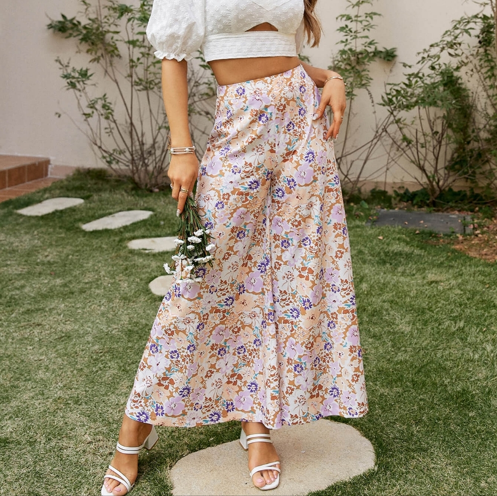 🔥NWT 'Simplee' Floral High Waist Culottes